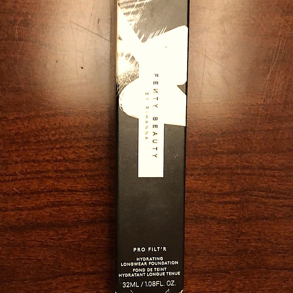 NEW Fenty Beauty_Pro Filt’r Hydrating Longwear Foundation_200